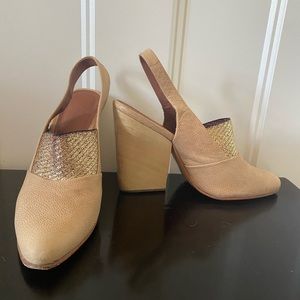 RACHEL COMEY size 8 tan leather sling backs with wooden heels.